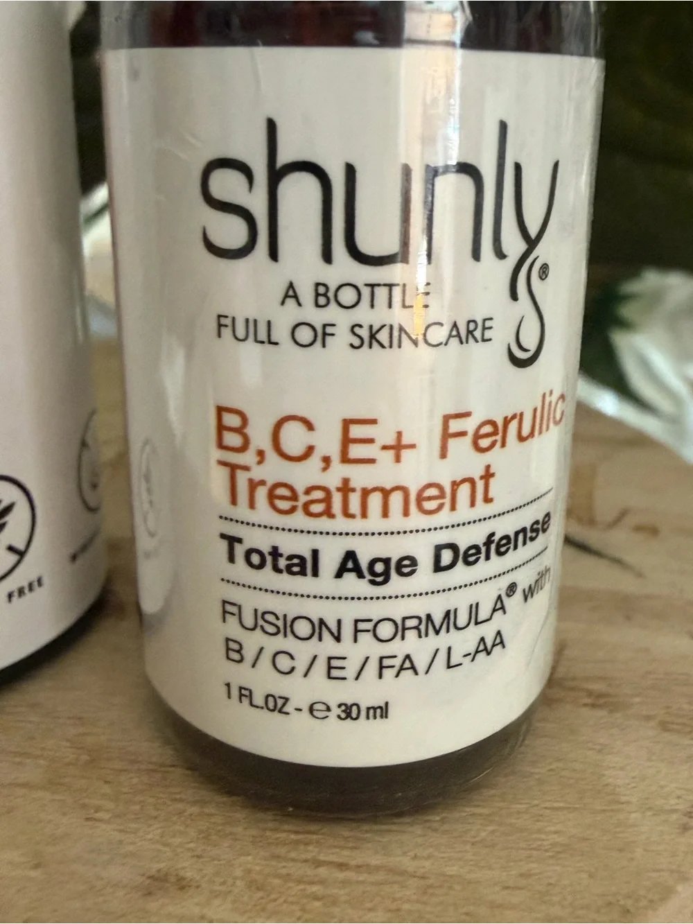 SHUNLY New Sealed bottle. B, C, E & Ferulic treatment. Total age defense.